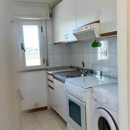 Appartamento Fano, Trilocale Con Terrazzino A 30mt Dal Mare - F006 Fano