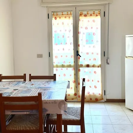 Apartamento Fano, Trilocale Con Terrazzino A 30mt Dal Mare - F006