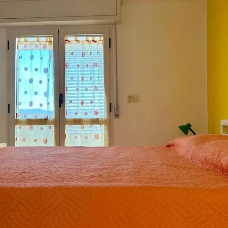 Apartamento Fano, Trilocale Con Terrazzino A 30mt Dal Mare - F006