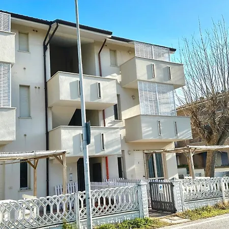 Fano, Trilocale Con Terrazzino A 30mt Dal Mare - F006 *
