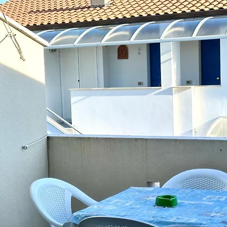 Fano, Trilocale Con Terrazzino A 30mt Dal Mare - F006